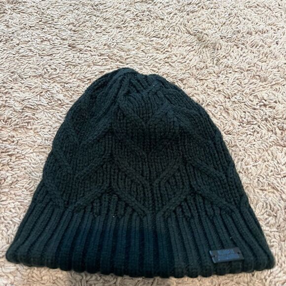 Under Armour Women’s Black Cable Knit Beanie | ColdGear Ribbed Winter Hat - Picture 7 of 7